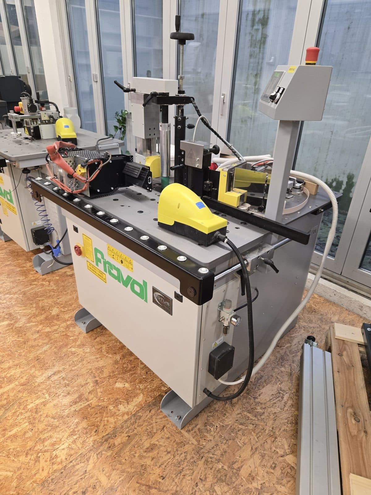 FRAVOL A16P (robna za okrogline)