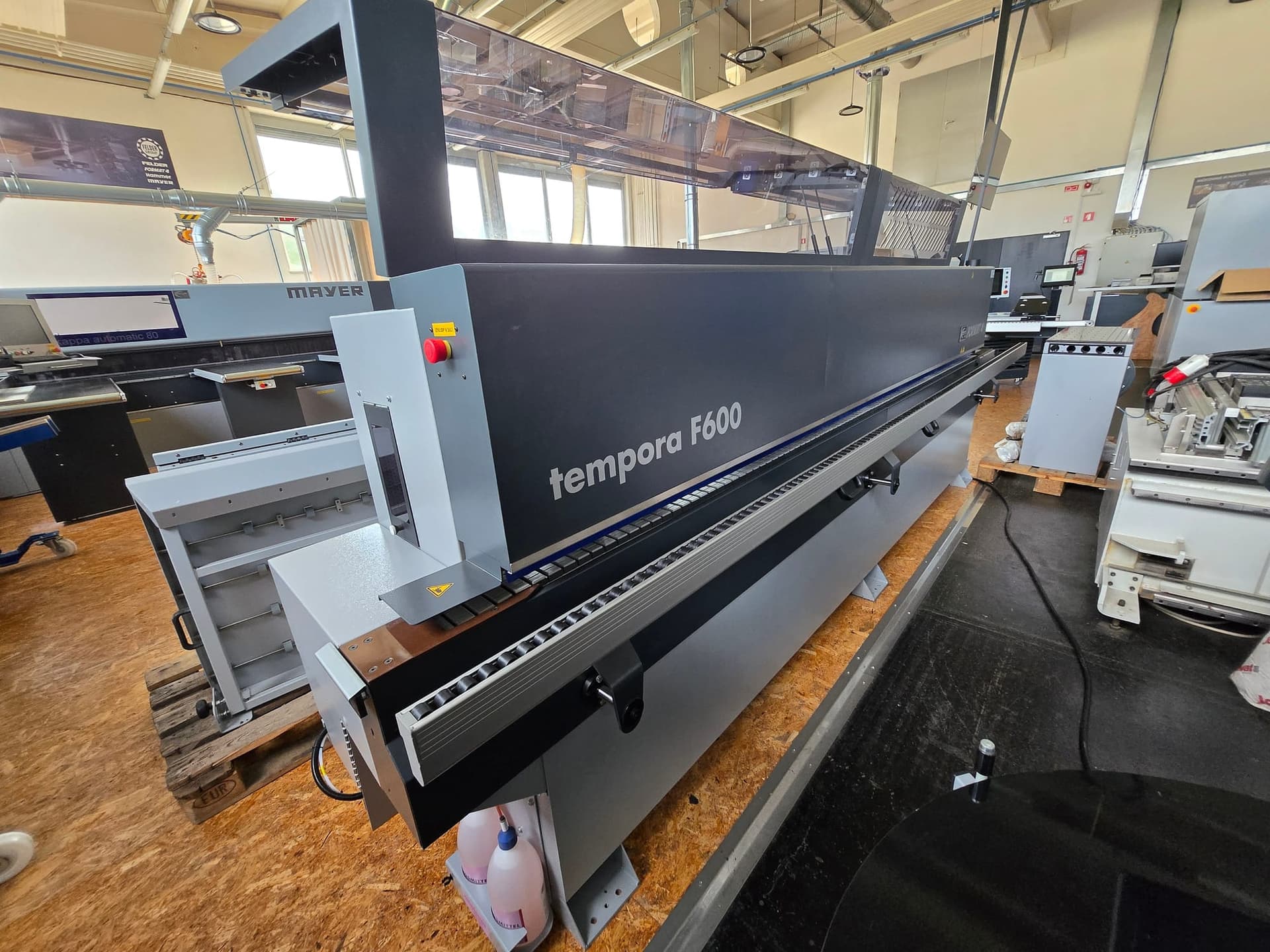 Tempora F600 s strani: dolžina stroja