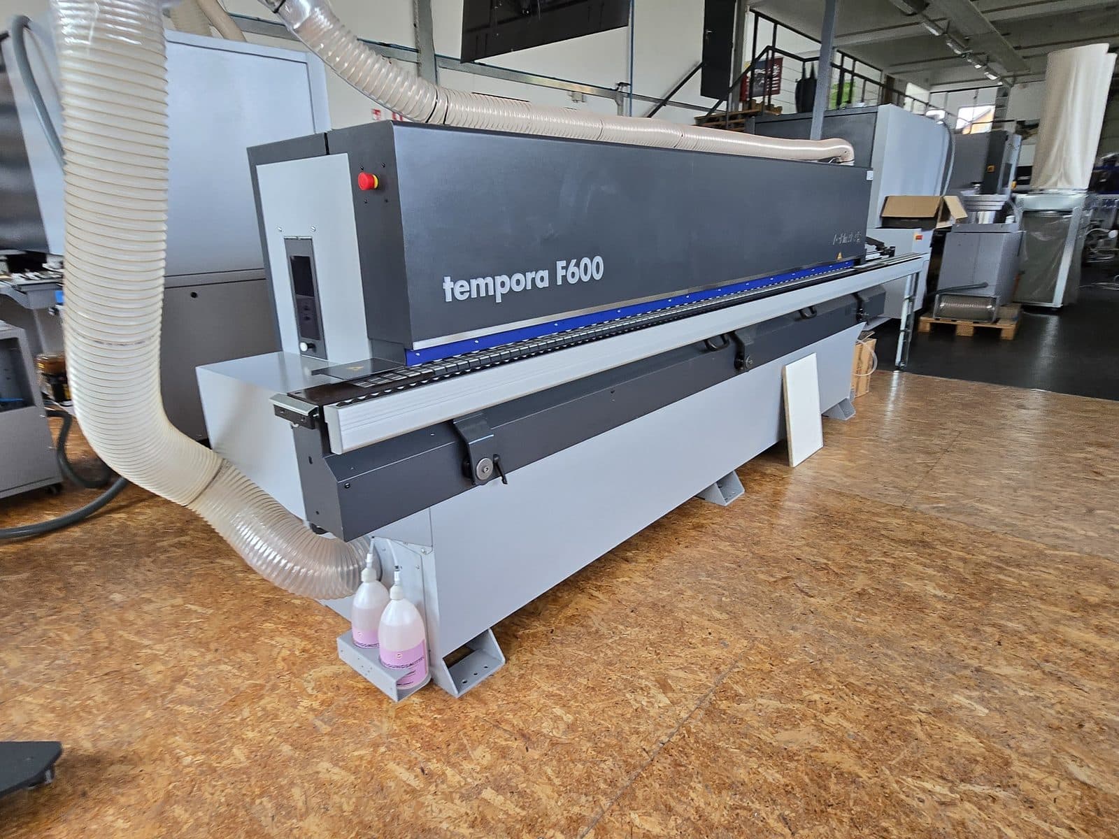 Tempora F600 s strani: dolžina stroja